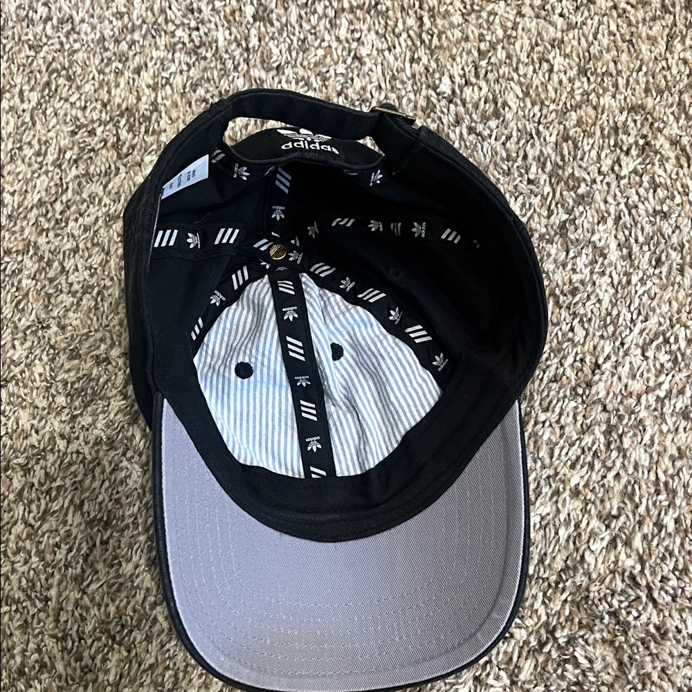 Adidas Classic Black and White Cap - Picture 2 of 3